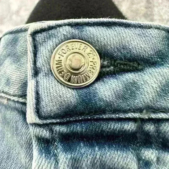 Women's Forever 21 Cut Off Distressed  Button-FLy Jean Shorts SIze 27 - Picture 9 of 9